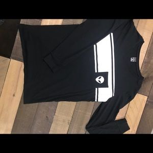 ⚡️NEVER WORN ⚡️ Alien long sleeve shirt